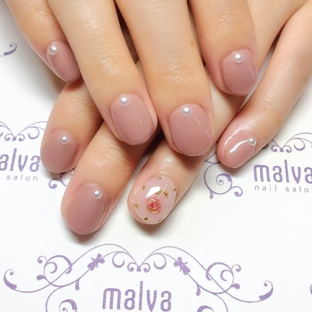 nailsalon malva（ネイルサロンマルヴァ）さんのインスタグラム写真 - (nailsalon malva（ネイルサロンマルヴァ）Instagram)「お客様ネイル💘⠀ ⠀ お客様オリジナルデザイン♪⠀ ⠀ ただいま9月末までお客様オリジナルデザインをすごいお得にできちゃうキャンペーン実施中❣️⠀ ⠀ 詳しくは以前のインスタもご覧くださいね😊⠀ ⠀ スワイプで動画もご覧いただけます⋆｡˚ ⋆｡˚ ❁⠀ ⠀ 💜💜💜💜💜💜💜💜⠀ ⠀  𝐧𝐚𝐢𝐥 𝐬𝐚𝐥𝐨𝐧  𝐦𝐚𝐥𝐯𝐚⠀ ⠀ ご予約はLINEからがオススメです☆⠀ 🌙原宿LINE ID→《@malvaで検索》⠀ ⠀ 全てのアートや料金表はHPからご覧いただけます✯*･ :.｡⠀ http://www.malvanail.com/sp/⠀ ⠀  #malva#マルヴァ#ネイル#gelnail#nail#nailart#naildesign#nailstagram#ジェル#gel#アンティークネイル#ネイルデザイン#原宿ネイル#お洒落ネイル#ネイルサロン#くすみカラー#森絵里香#malvaネイル#malvanail#ネイリスト募集#美甲#fashion#ハンドネイル#秋ネイル#네일#젤네일#甲油#指甲#beauty#ワイヤーアート」9月22日 14時00分 - malva_nail