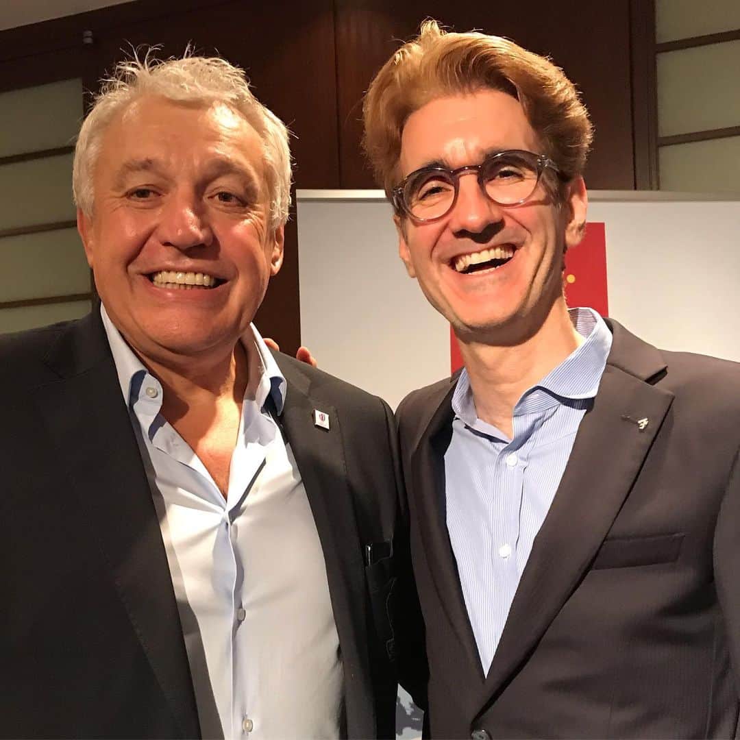 フローラン・ダバディーさんのインスタグラム写真 - (フローラン・ダバディーInstagram)「W杯ラグビー、フランスの勝利を経て、本日はイングランド戦の解説。Working on my rugby 🏉to comment 🏴󠁧󠁢󠁥󠁮󠁧󠁿vs 🇹🇴 this evening. #claudeatcher #caroledelga #occitanierugby #ラグビー解説  #WOWOWラグビー withドコモ」9月22日 14時02分 - florent_dabadie