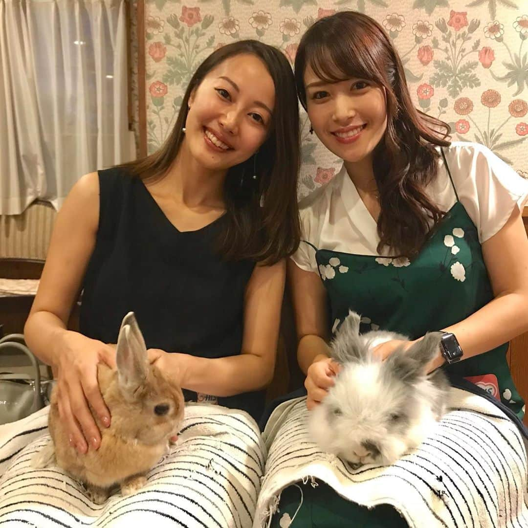 鷲見玲奈さんのインスタグラム写真 - (鷲見玲奈Instagram)「. みなさん、3連休はいかがお過ごしですか？ 私はこの前の3連休に、友人とバスツアーに参加してきました🚌💨 たくさんの動物達と触れ合い、癒しのひととき☺️ うさぎ🐰があまりにも大人しくていい子で可愛くて帰りたくなくなりましたが、また次も来るぞ…！という強い思いでお別れしてきました。 うさぎは、サファリパークのうさぎの館で触れ合えます😊 犬の館と猫の館にも行きたかったなぁ😭 (時間オーバーで断念) . さらに、サファリパークから車で30分程のところにあるのが「まかいの牧場」。 バター作りや、乗馬など、その他にも色んな体験ができるので、大人も子供も楽しめます✨ . 全て任せられるのでバスツアーは大好き☺️ 次は何のツアーに参加しようかな。 . . . #バスツアー #三連休 #サファリパーク #うさぎの館 #まかいの牧場」9月22日 14時19分 - sumi__reina