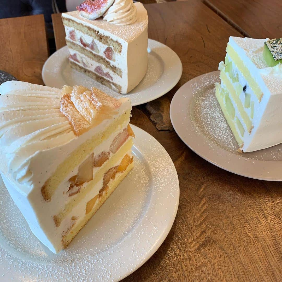 などちゃん（이선형／イソンヒョン）さんのインスタグラム写真 - (などちゃん（이선형／イソンヒョン）Instagram)「🍰🍰🍰 #상명대커피니 #커피니케이크」9月22日 14時26分 - nado_odo