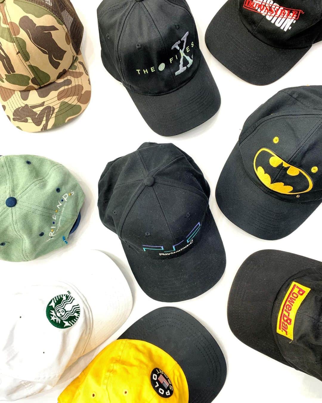 のインスタグラム：「NEW ARRIVAL! CAP ¥3500〜¥5000 +tax 通販も可能です。 お問い合わせはお電話で承ります。 . #お問い合わせはお電話で承ります #jammru #osaka  #fashion  #streetstyle  #streetfashion  #vtg  #vintage  #used  #usedclothing  #古着 #古着屋 #ファッション #70s #80s #90s #cap#vintagecap #playstation #thexfiles #batman #powerbar #polosport #friends #missionimpossible #starbucks #nudecamo」