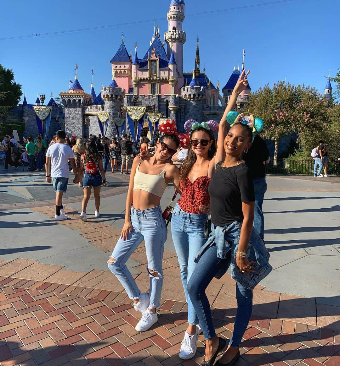 サラ・サンパイオさんのインスタグラム写真 - (サラ・サンパイオInstagram)「Truly the happiest place on earth! 🤗🤗 @disneyland #disneyland #happiestplace」9月22日 14時39分 - sarasampaio