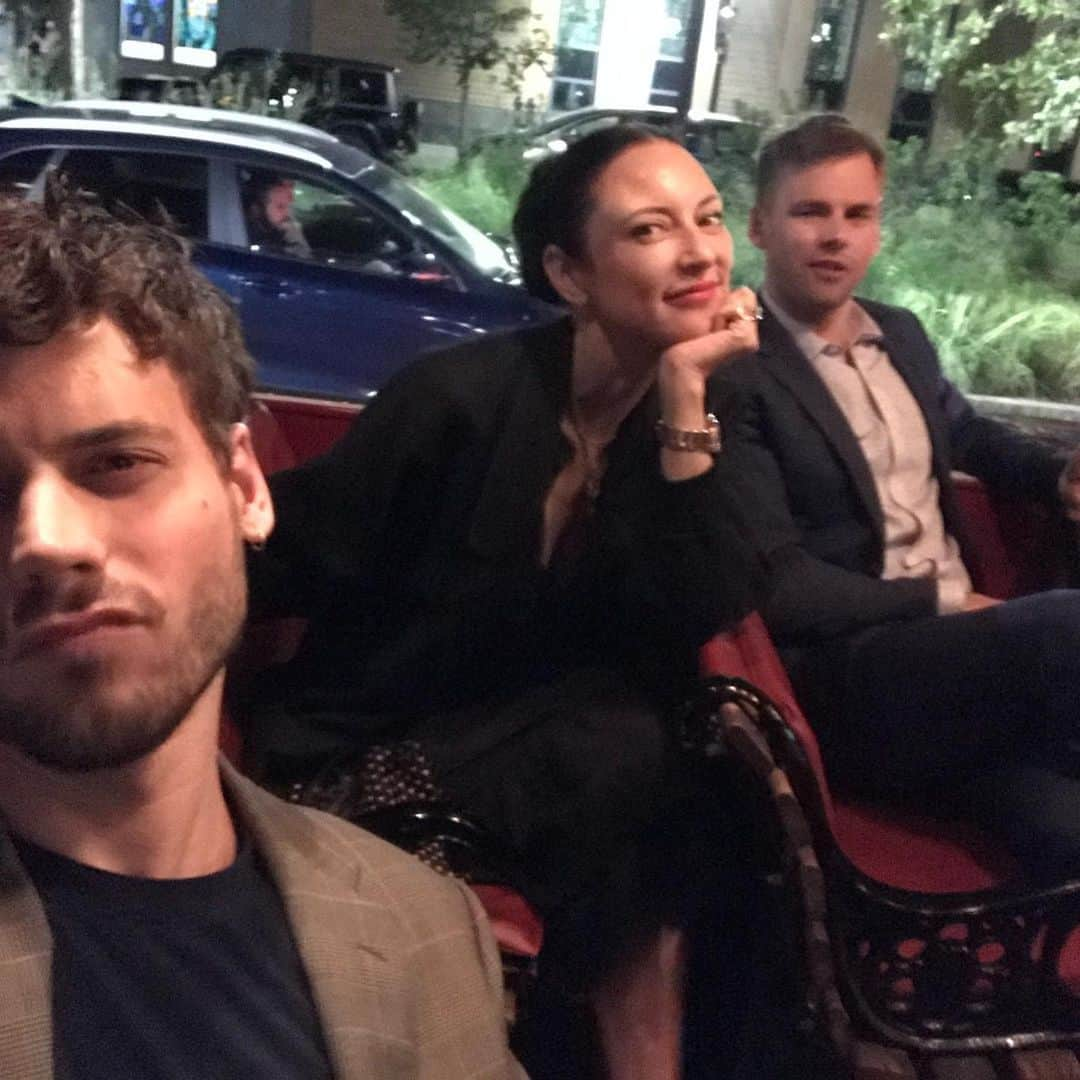 ローラ・グラウディーニさんのインスタグラム写真 - (ローラ・グラウディーニInstagram)「#bostonfilmfestival  @tommydeweysays @francoisarnaud 📸Missing @thejoellecarter ❤️#trolly to the screening #shesinportland」9月22日 14時39分 - trulylolaglaudini