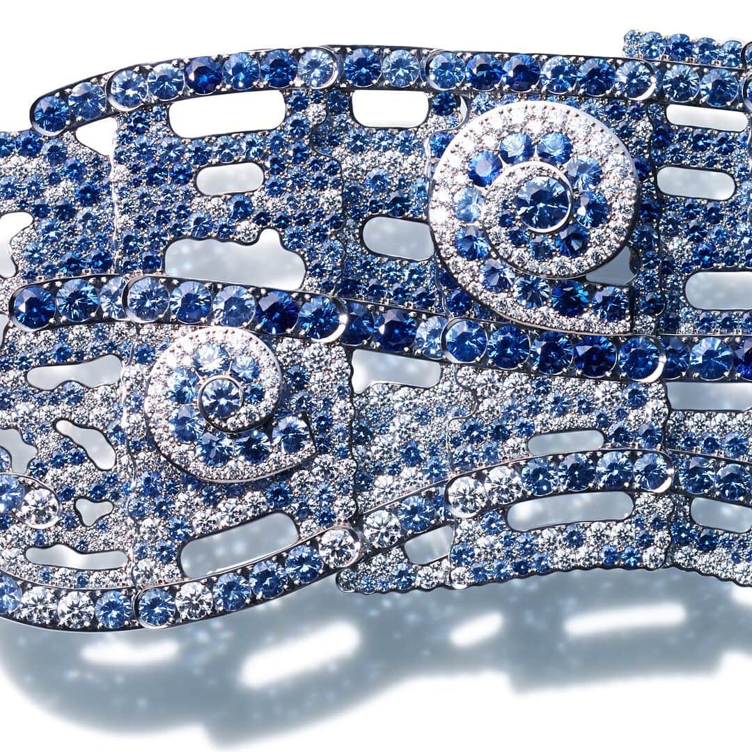 NIWAKAさんのインスタグラム写真 - (NIWAKAInstagram)「KYO NO MATSURI 18k white gold, blue sapphire and diamond bracelet. This collection is inspired by one of the most famous festivals in Japan: the Gion Matsuri of Kyoto. It celebrates traditions and designs that have been preserved for over one thousand years. #Niwaka #NiwakaCollections #俄 #kyoto #japan #gionmatsuri #redcarpet #18kwhitegold #bluesapphire #diamonds #finejewelry」9月22日 14時53分 - niwaka_collections