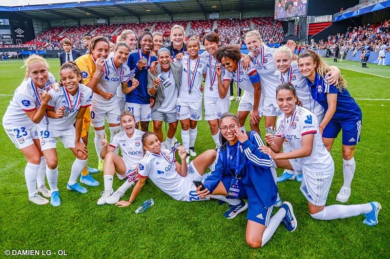 熊谷紗希さんのインスタグラム写真 - (熊谷紗希Instagram)「Le premier Trophée de Championnes 🏆 Bravo la team @ol 🔴🔵 個人的には、とてつもなく不甲斐なくて悔しさしかないですが、頼もしい仲間たちのおかげで優勝できました🏆 またここから出直して、また頑張ります💪🏻 #仲間に感謝#MerciBeaucoup 📸 @damienlgphoto」9月22日 6時04分 - kumagai1017