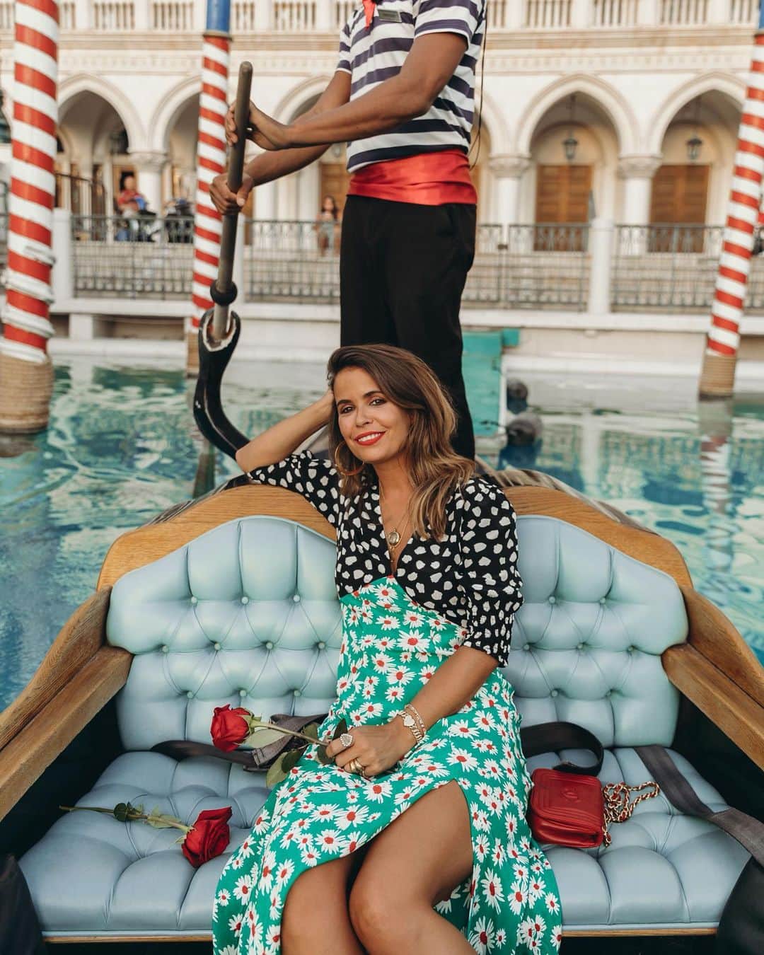 Collage Vintageさんのインスタグラム写真 - (Collage VintageInstagram)「Anyone love Italy as much as me? So, let's explore the Italian side of Las Vegas on the Venetian channels at @venetianvegas, #VenetianVegas, #WantTheWorld, #venetiancelebrates」9月22日 6時10分 - collagevintage