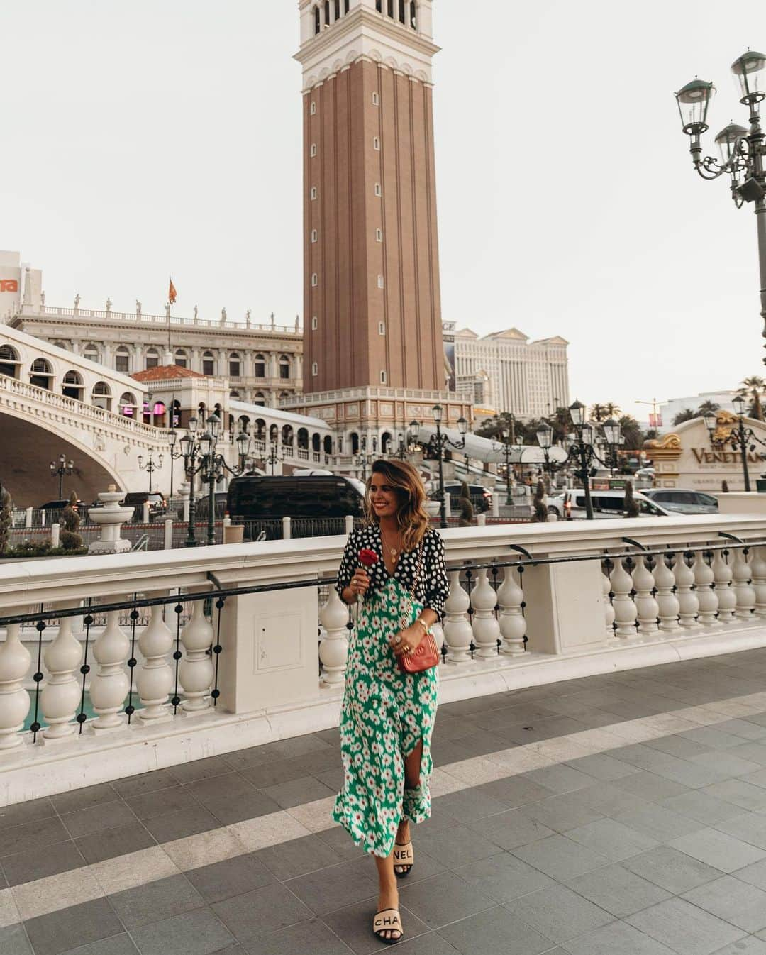 Collage Vintageさんのインスタグラム写真 - (Collage VintageInstagram)「Anyone love Italy as much as me? So, let's explore the Italian side of Las Vegas on the Venetian channels at @venetianvegas, #VenetianVegas, #WantTheWorld, #venetiancelebrates」9月22日 6時10分 - collagevintage