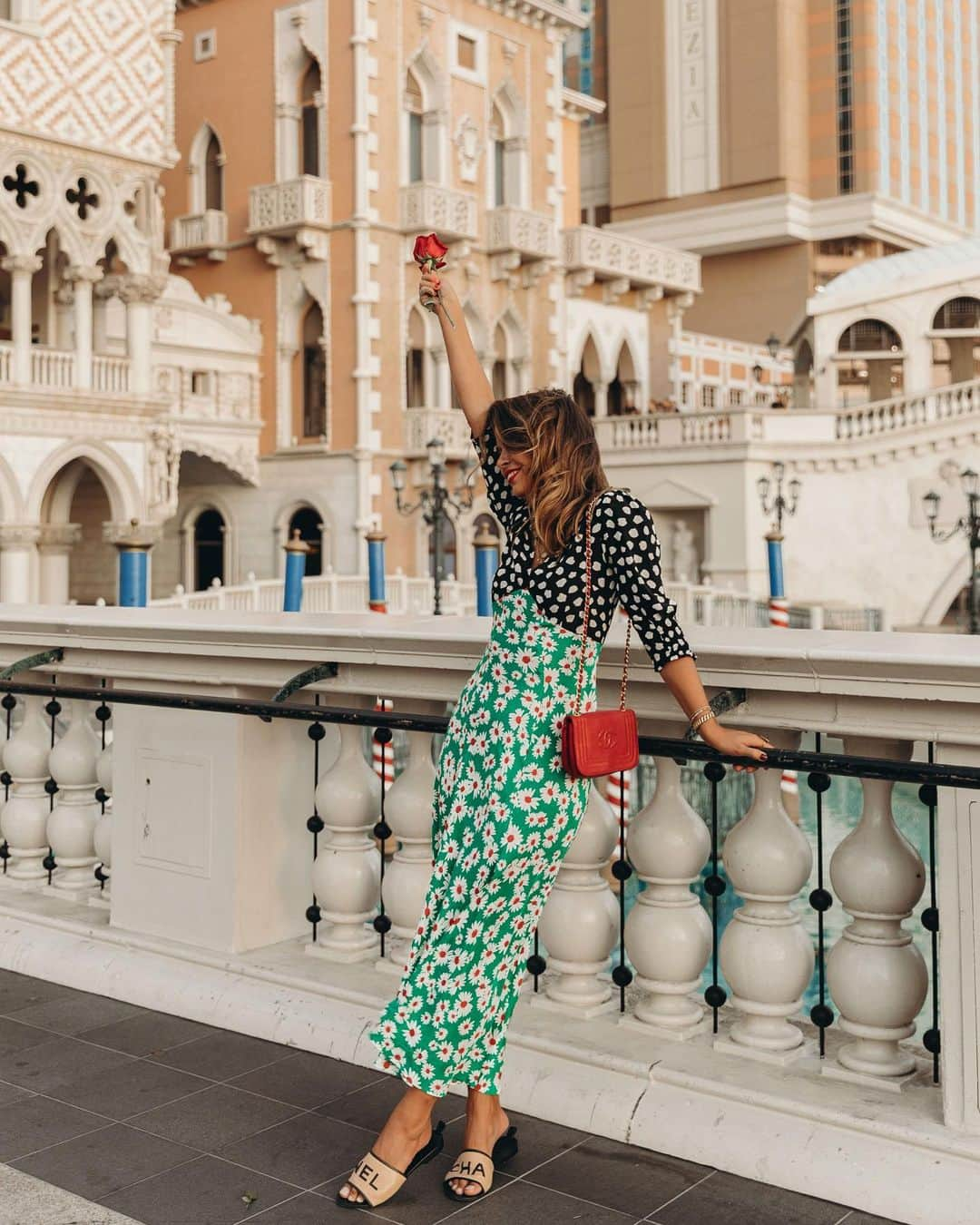 Collage Vintageさんのインスタグラム写真 - (Collage VintageInstagram)「Anyone love Italy as much as me? So, let's explore the Italian side of Las Vegas on the Venetian channels at @venetianvegas, #VenetianVegas, #WantTheWorld, #venetiancelebrates」9月22日 6時10分 - collagevintage