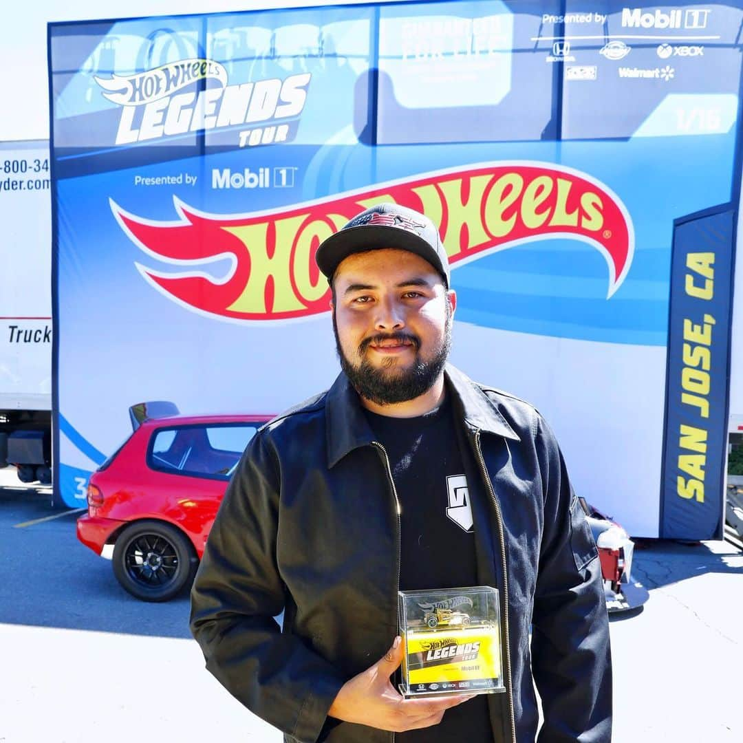 Hot Wheelsさんのインスタグラム写真 - (Hot WheelsInstagram)「Comin’ in hot🔥, Carlo Uribe and his tuned-up 1995 Honda Civic CX stole the show at the #HotWheelsLegends Tour in San Jose, CA! 😎 Thanks to everyone who came out and repped for the city 🙌 Y’all really made this one extra LEGENDARY 🤘」9月22日 6時22分 - hotwheelsofficial