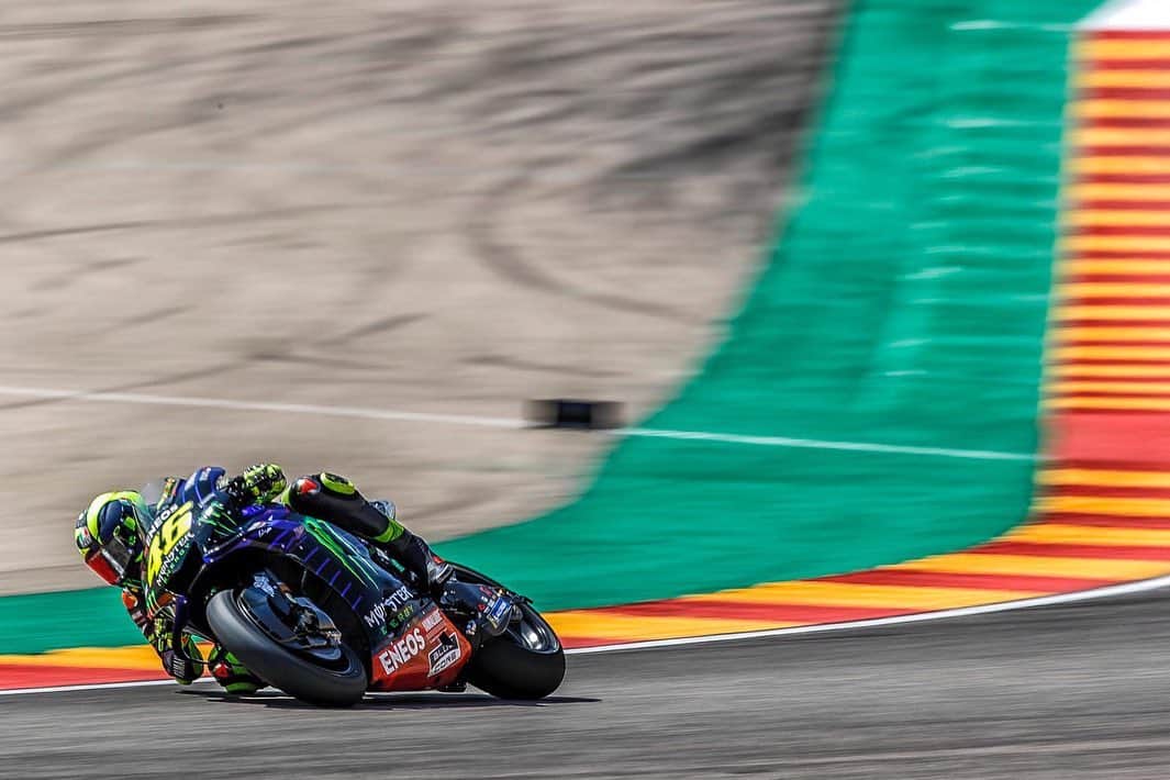 バレンティーノ・ロッシのインスタグラム：「Motorland de Aragon,Spain Saturday,official practice 📸 @falex79 @gigisoldano @jesusrobledo」