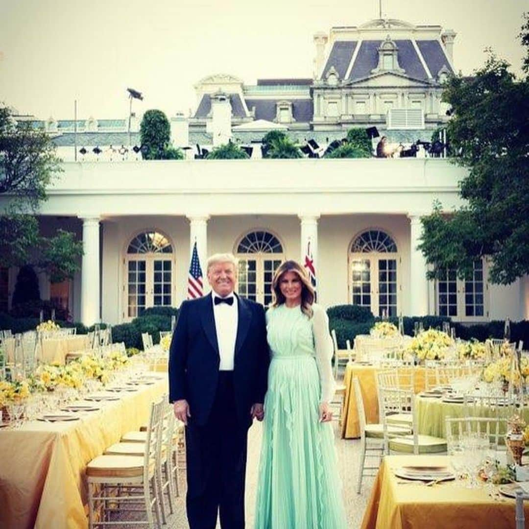 ドナルド・トランプさんのインスタグラム写真 - (ドナルド・トランプInstagram)「#Repost @flotus ・・・ .@Potus and I send our sincere gratitude to all who made yesterday’s visit and last night’s state dinner such a success! Thank you to the military, State dept, East wing, usher’s office and residence staff for all of your hard work.」9月22日 6時54分 - realdonaldtrump