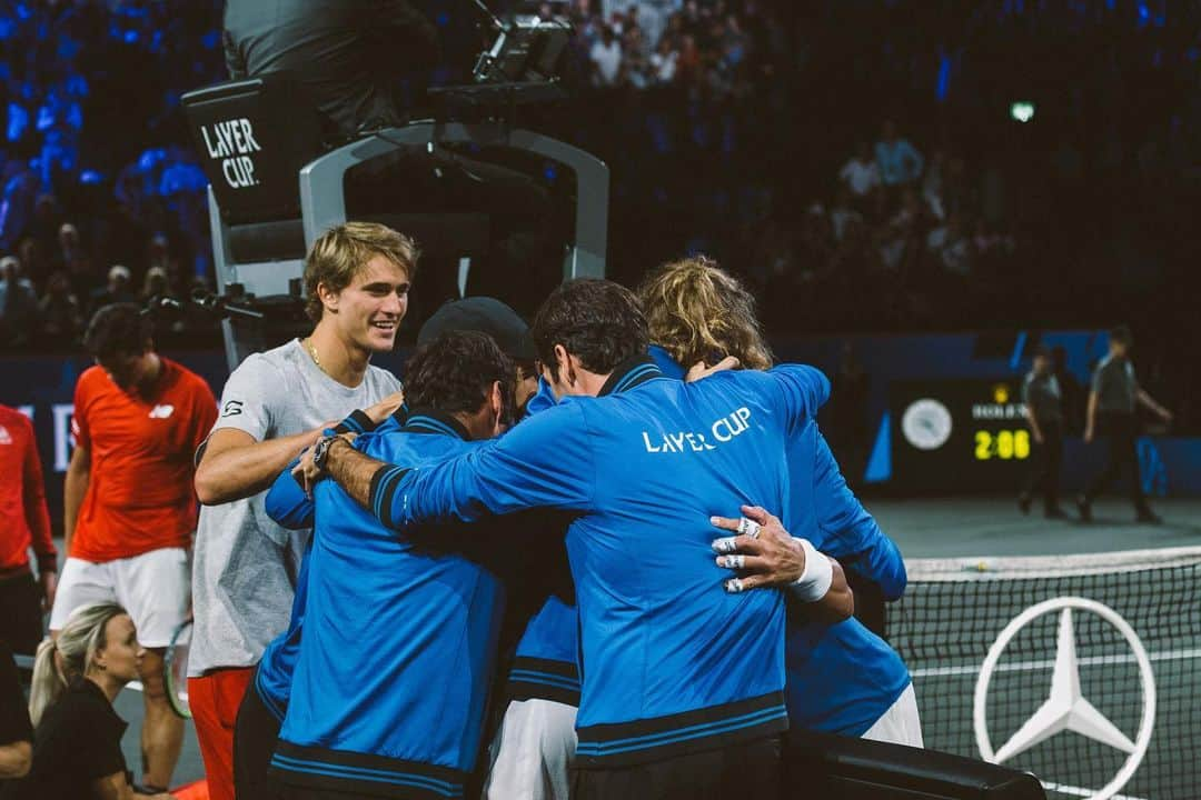 ロジャー・フェデラーさんのインスタグラム写真 - (ロジャー・フェデラーInstagram)「Team Gains 🇪🇺👊🏼 #teameurope #day2」9月22日 7時11分 - rogerfederer