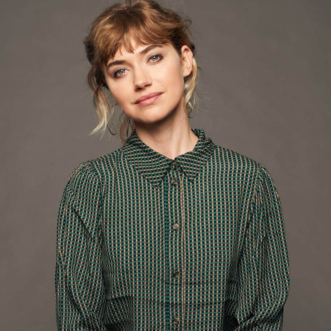 イモージェン・プーツのインスタグラム：「#ImogenPoots @castleinthegroundfilm」