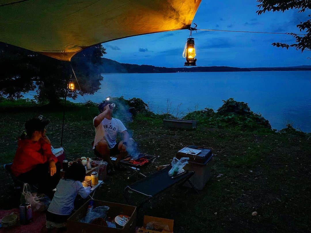 田中幸さんのインスタグラム写真 - (田中幸Instagram)「能登島家族キャンプ⛺️ 澄んだ海 秋の虫の音  娘をパパラッチ📷👨 大好きなオジ様 山から強制同行 家族ツアーDay2  @souyustick  #家族キャンプ #能登半島 #能登島 #イルカ🐬」9月22日 7時21分 - sachitanaka