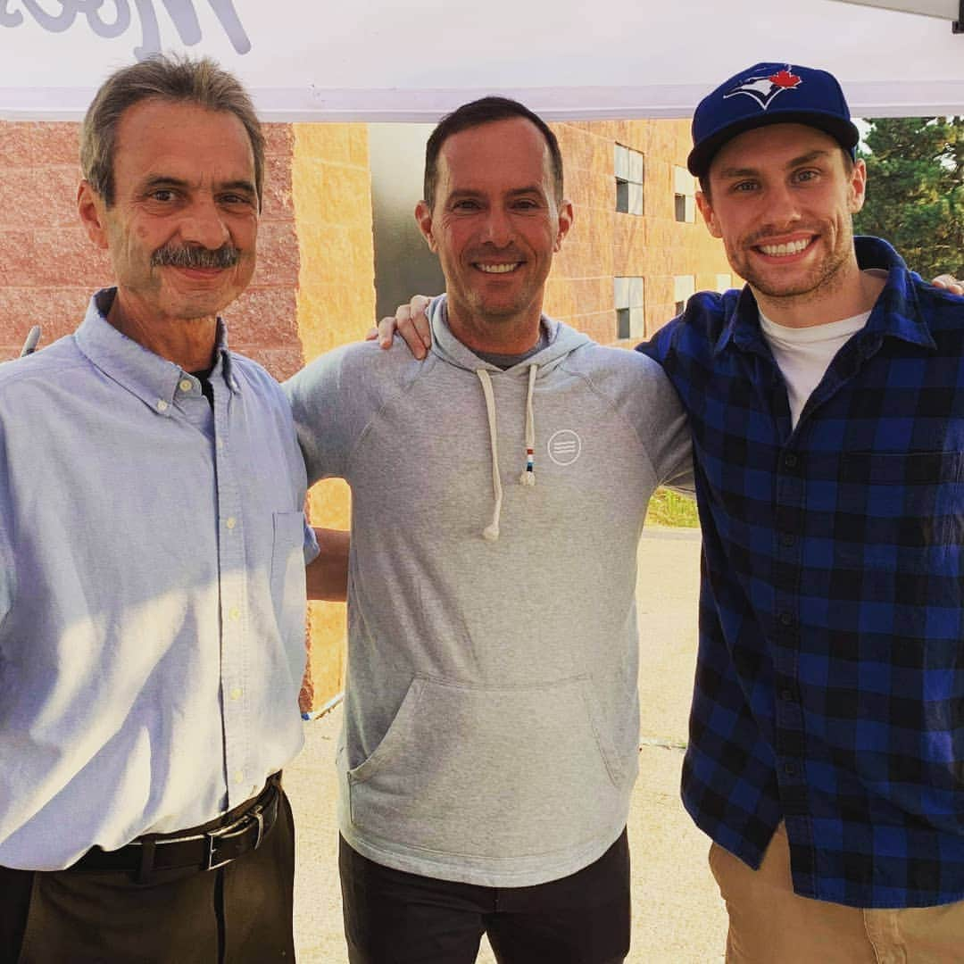 マイケル・マリナロのインスタグラム：「The two best looking Mike's in Sarnia... 2003 Masters Champion Mike Weir. Check out his new mental health foundation at mikeweir.com and drop a donation 🤘 . . . #Sarnia #sarniaproud #golf #masters #champion #mikeweir #weirfoundation #mentalhealthawareness #mentalhealth」