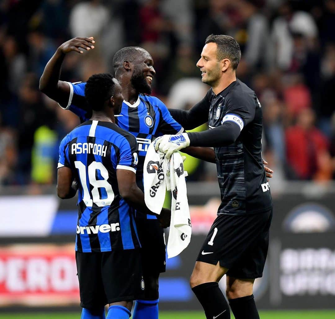 クワドォー・アサモアさんのインスタグラム写真 - (クワドォー・アサモアInstagram)「Importante vittoria di squadra in questa partita speciale! 🔥💪🏿⚫️🔵 #DerbyMilano #SanSiro @inter @seriea  Important team victory in this special match! 🔥💪🏿⚫️🔵 #DerbyMilano #SanSiro @inter @seriea」9月22日 8時02分 - asamoahkwadwo