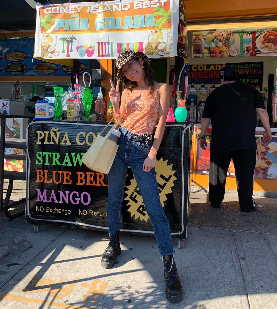 UlalaGirlのインスタグラム：「Cony island 🌴」