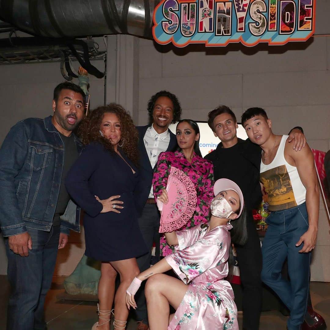 カル・ペンのインスタグラム：「5 days til this hilarious cast hits your tv! Thursday night, 9:30pm on @NBC. Can’t wait to share episode 1!」