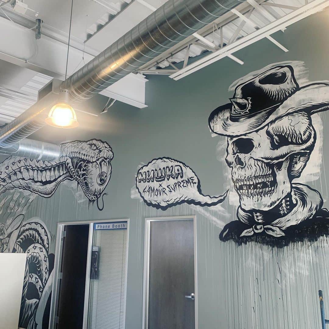 のインスタグラム：「Hanging out at the @zumiez offices today out in #lynwood for #rocktember They aren’t really carrying #mishka anymore but it’s ok! I’m here hanging out with my pals @killeracid & @wizardskull flew on the same plane as @joekingart & his @nohours crew @brooklyndom1 is here with @brooklynprojects finally met @ratboyratboy & got to check out his brand @fakescum also @lamoursupreme is out here with @czarface_eso & our #mural is still up. And the weather is awesome. And what else. I dunno. That’s a good enough time for me!  Also I have exclusive online discount cards I’m handing out to people. If you want one come find me (match.com commercial voice) So yea there is that. Signing off. - @gregmishka」