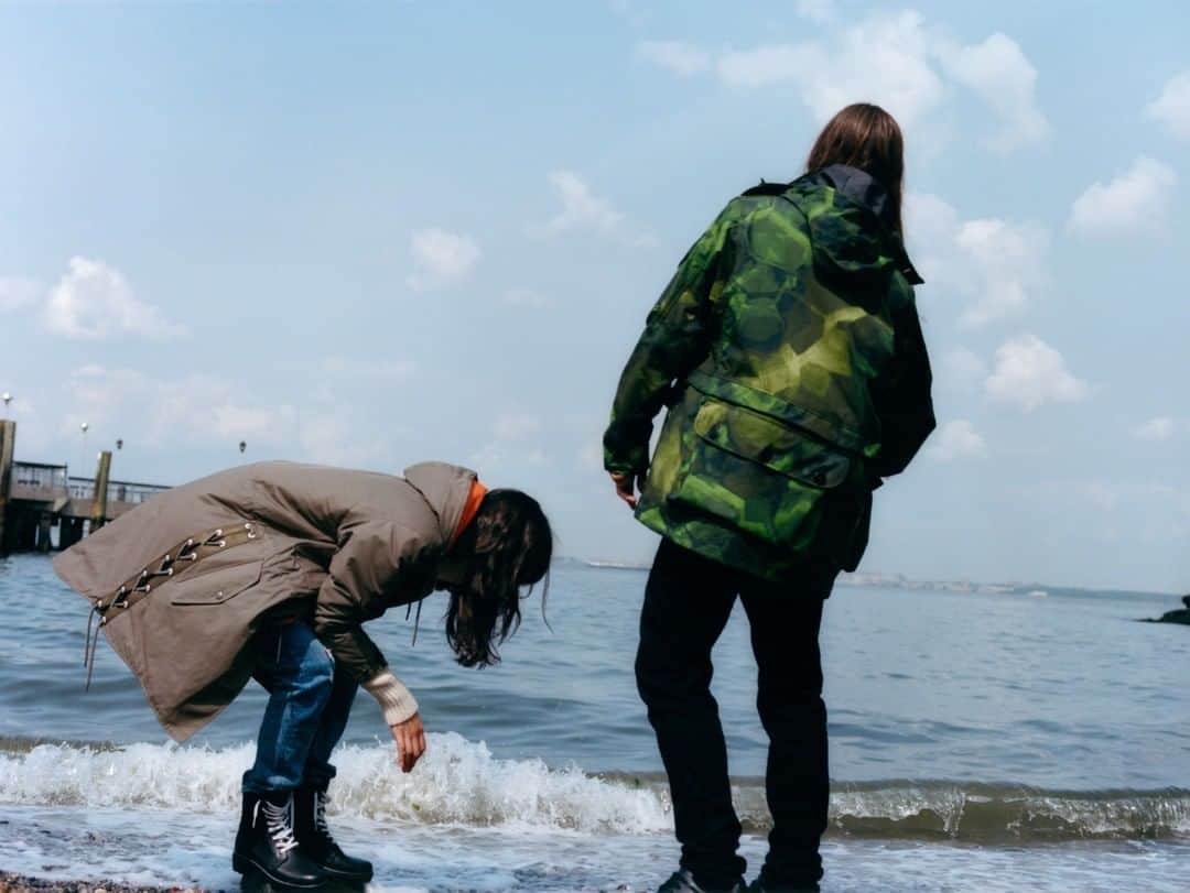 ラグ&ボーンのインスタグラム：「Our ArkAir x rag & bone collection is inspired by the functionality, quality, and durability of military-grade clothing, but also loves long walks on the beach. #ragandboneXArkAir」