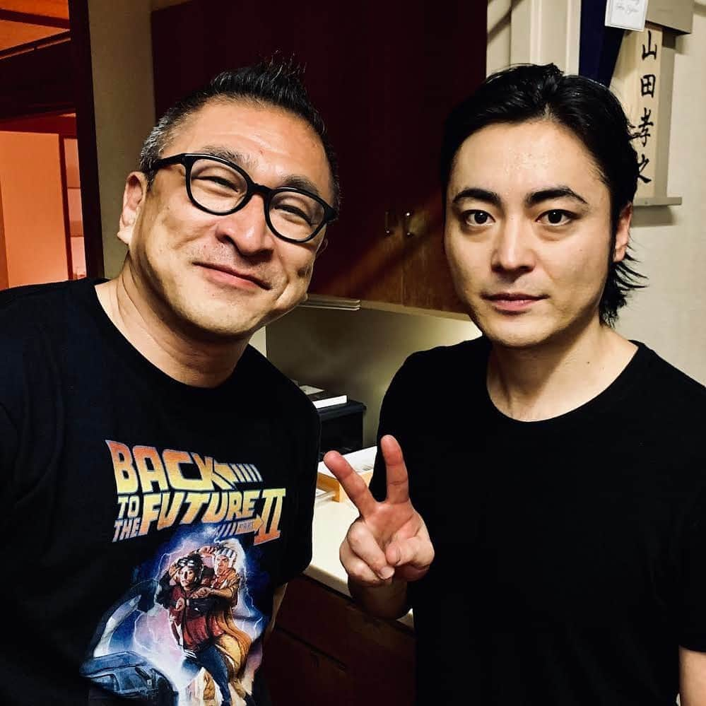 片山正通さんのインスタグラム写真 - (片山正通Instagram)「福田雄一 演出、山田孝之&石丸幹二のＷ主演 によるミュージカル “ ペテン師と詐欺師 ”  を観た。息もつかせぬ展開であっという間の3時間！面白かった！！！ 全裸監督に続きまたもや怪演の山田さん素晴らし過ぎです。 @ 新橋演舞場 Enjoyed musical play “ DIRTY ROTTEN SCOUNDRELS” directed by Yuichi Fukuda, double starring by Takayuki Yamada and Kanji Ishimaru. Breathless  3-hour-theater-play was so good!!! Yamada-san recently starred in the Naked Director and played a difficult role, he is such a wonderful actor. @ Shinbashi Enbujo」9月22日 8時46分 - masamichi_katayama