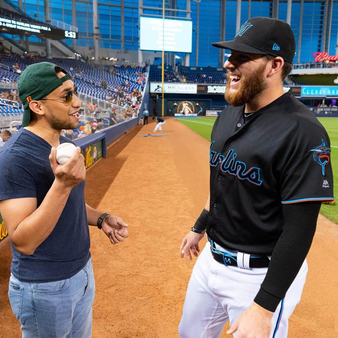 マイアミ・マーリンズさんのインスタグラム写真 - (マイアミ・マーリンズInstagram)「Kings of the beer can castle. #JuntosMiami 🎯」9月22日 9時04分 - marlins