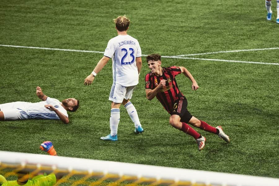 エマーソン・ハインドマンのインスタグラム：「Another 3 points ✅ Onto the next one... 💪🏼」