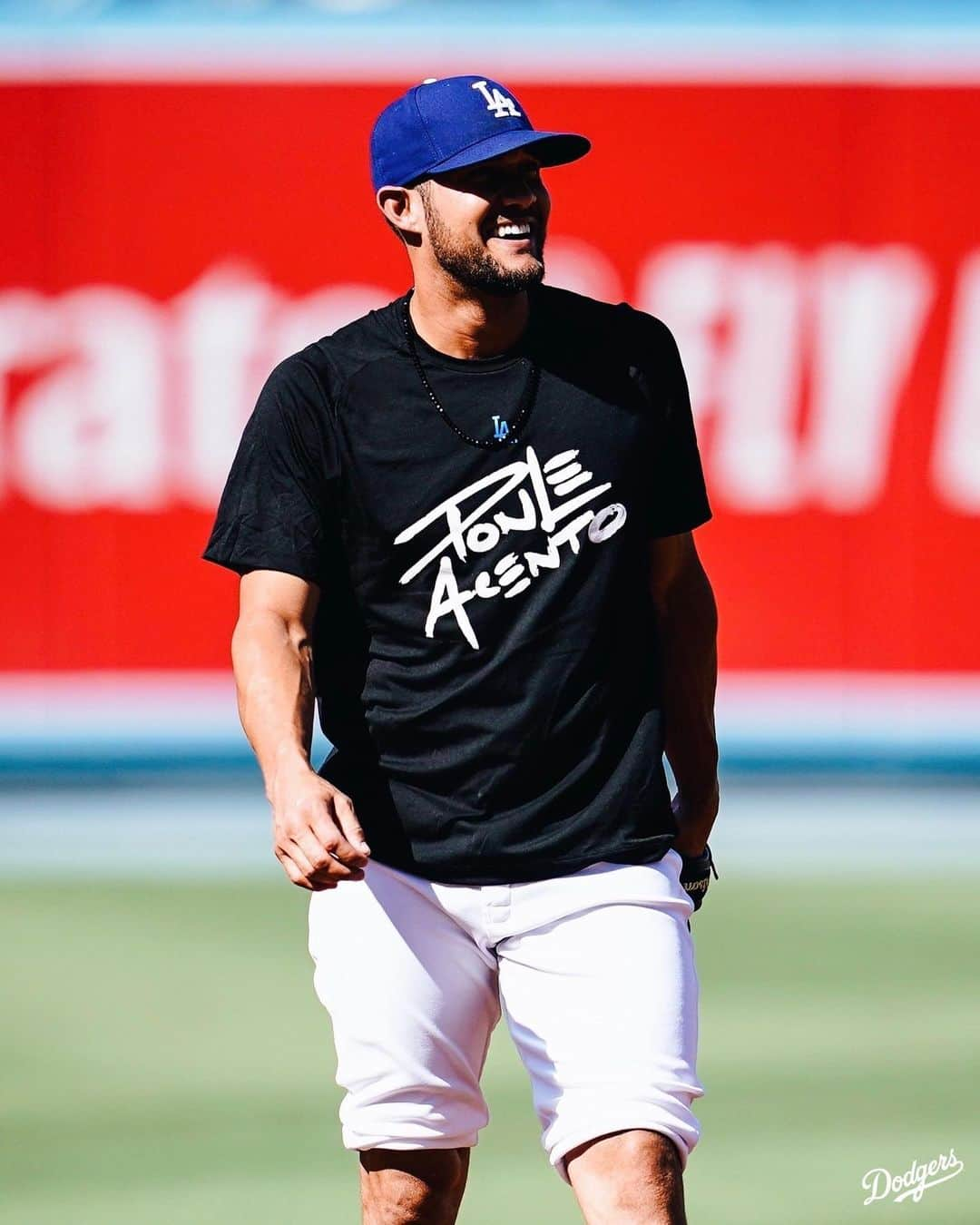 Los Angeles Dodgersさんのインスタグラム写真 - (Los Angeles DodgersInstagram)「Béisbol. Jonrón. Compañeros de equipo. Ponle acento.」9月22日 9時15分 - dodgers