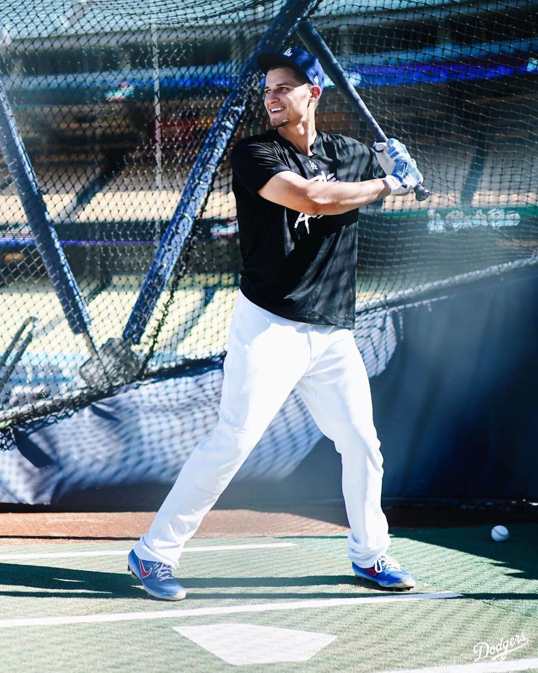 Los Angeles Dodgersさんのインスタグラム写真 - (Los Angeles DodgersInstagram)「Béisbol. Jonrón. Compañeros de equipo. Ponle acento.」9月22日 9時15分 - dodgers