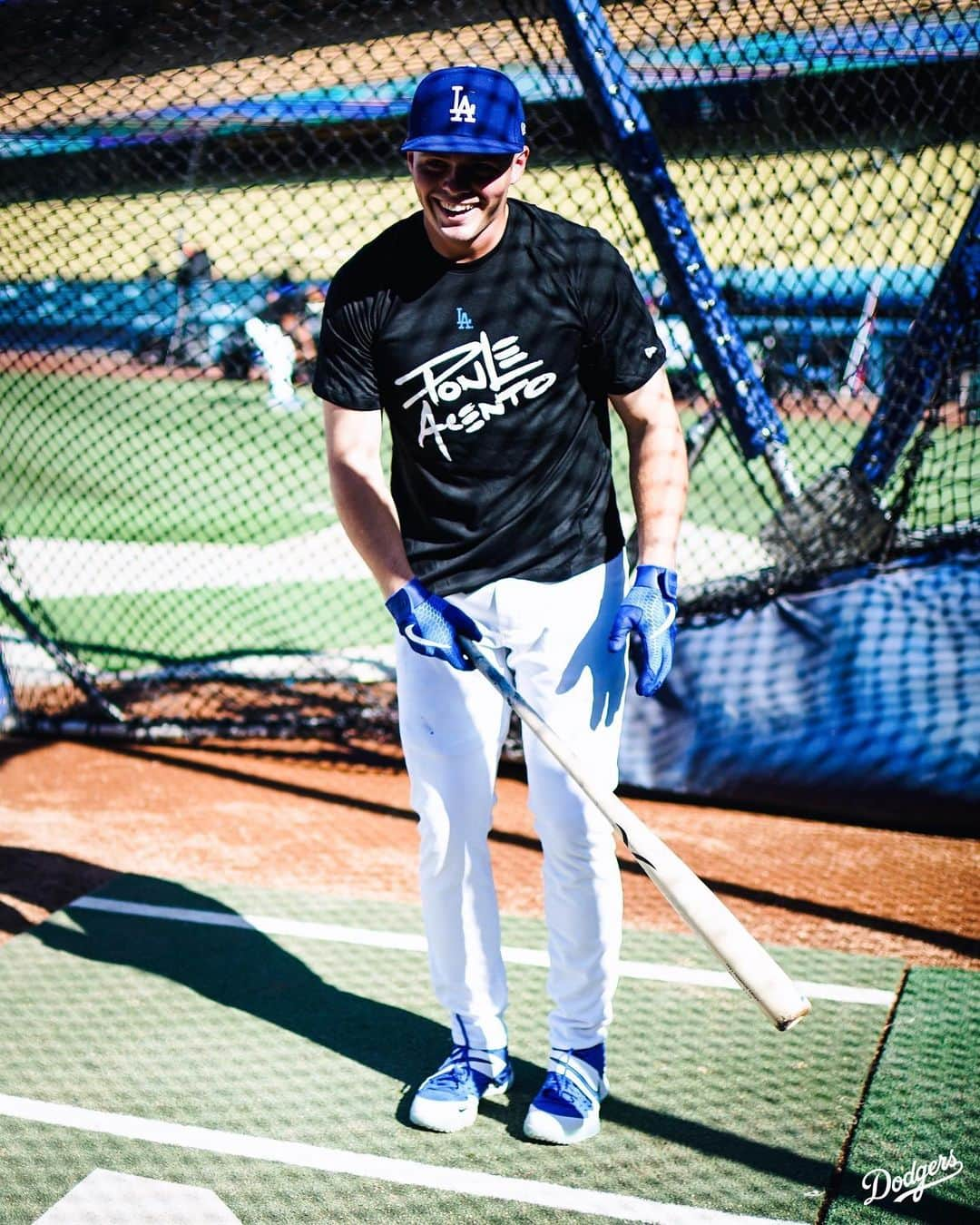 Los Angeles Dodgersさんのインスタグラム写真 - (Los Angeles DodgersInstagram)「Béisbol. Jonrón. Compañeros de equipo. Ponle acento.」9月22日 9時15分 - dodgers