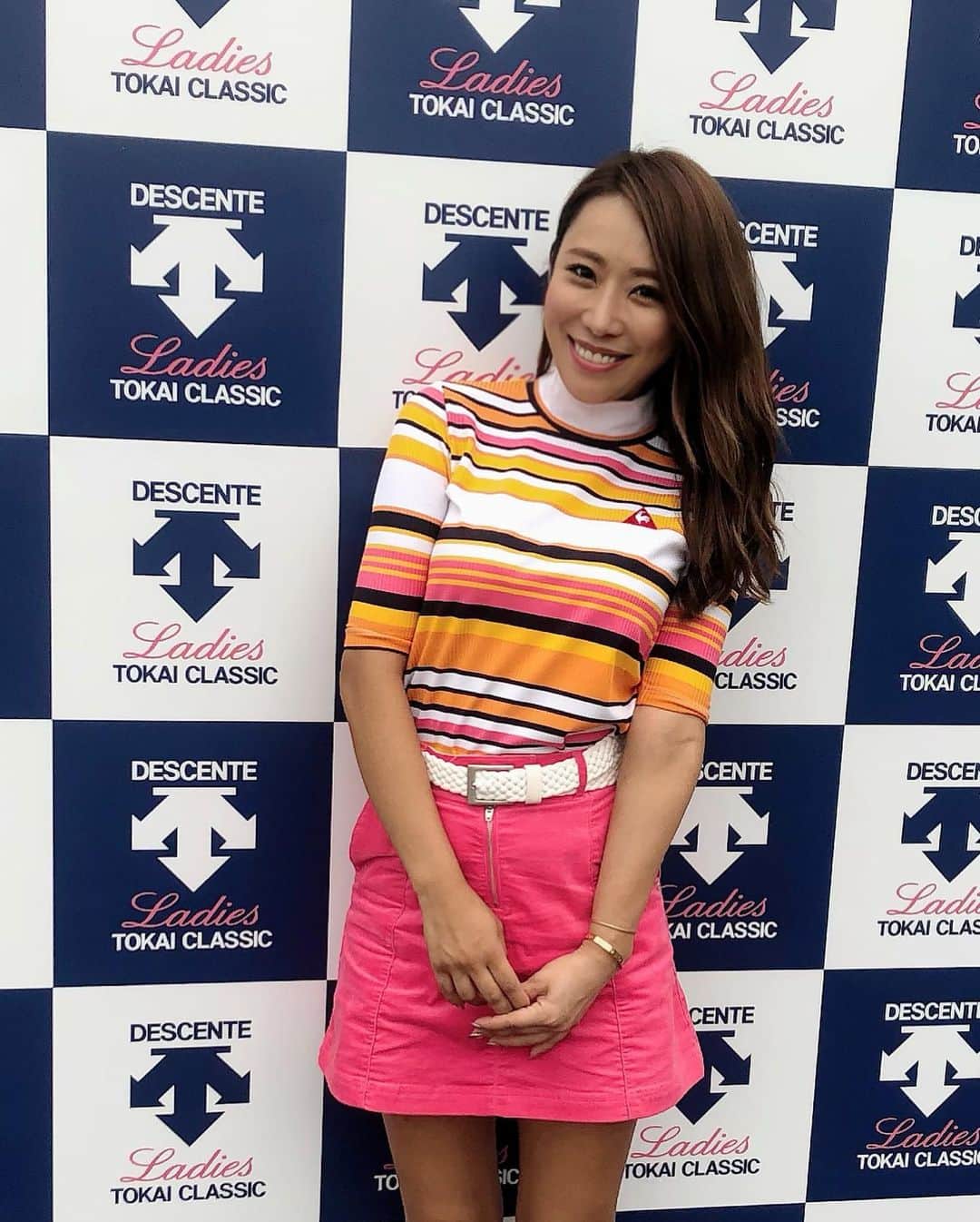 渡瀬茜さんのインスタグラム写真 - (渡瀬茜Instagram)「昨日のle coq sportif のゴルフウェアコーデ⛳️昨日はカラフルコーデ♡ 今日はガラッと雰囲気の違ったle coq sportif Agilラインのカッコイイゴルフウェアコーデを着てデサントブースでお待ちしてまーす💖今日も元気に頑張ってまーす＼＼\\٩( 'ω' )و //／／ #デサントレディース東海クラシック#デサント#デサントブース#ルコック#ルコックゴルフ#ルコックコーデ#ゴルフウェアコーデ#ゴルフファッション#ゴルフ女子#GTバーディーズ#ゴルフウェア#lecoqsportif#lecoqgolf」9月22日 9時43分 - wataseakane1