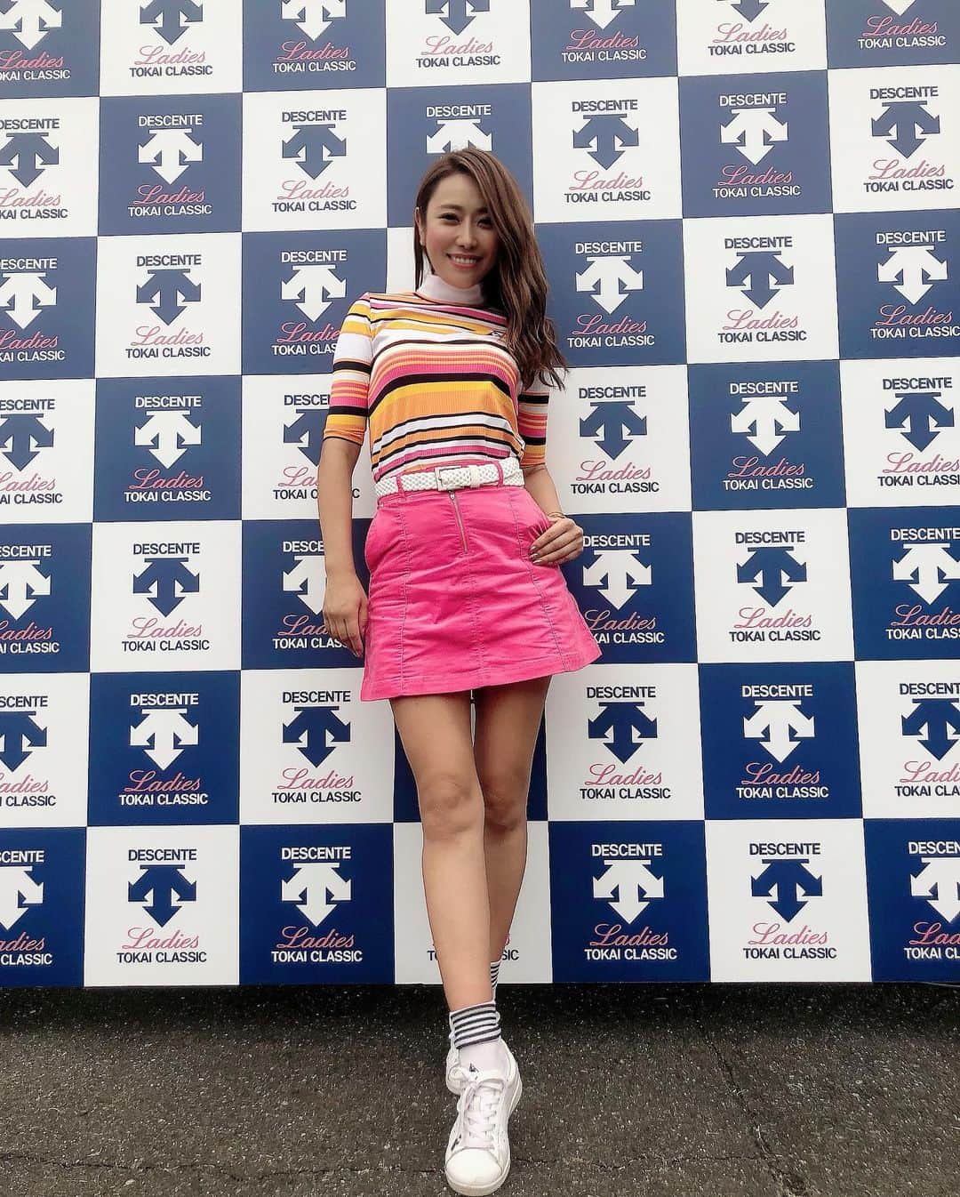 渡瀬茜さんのインスタグラム写真 - (渡瀬茜Instagram)「昨日のle coq sportif のゴルフウェアコーデ⛳️昨日はカラフルコーデ♡ 今日はガラッと雰囲気の違ったle coq sportif Agilラインのカッコイイゴルフウェアコーデを着てデサントブースでお待ちしてまーす💖今日も元気に頑張ってまーす＼＼\\٩( 'ω' )و //／／ #デサントレディース東海クラシック#デサント#デサントブース#ルコック#ルコックゴルフ#ルコックコーデ#ゴルフウェアコーデ#ゴルフファッション#ゴルフ女子#GTバーディーズ#ゴルフウェア#lecoqsportif#lecoqgolf」9月22日 9時43分 - wataseakane1