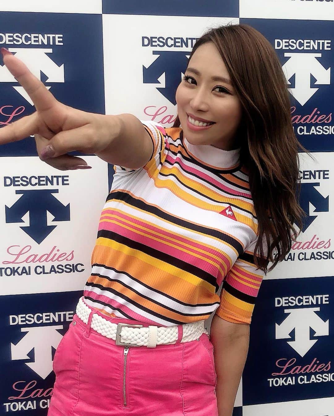 渡瀬茜さんのインスタグラム写真 - (渡瀬茜Instagram)「昨日のle coq sportif のゴルフウェアコーデ⛳️昨日はカラフルコーデ♡ 今日はガラッと雰囲気の違ったle coq sportif Agilラインのカッコイイゴルフウェアコーデを着てデサントブースでお待ちしてまーす💖今日も元気に頑張ってまーす＼＼\\٩( 'ω' )و //／／ #デサントレディース東海クラシック#デサント#デサントブース#ルコック#ルコックゴルフ#ルコックコーデ#ゴルフウェアコーデ#ゴルフファッション#ゴルフ女子#GTバーディーズ#ゴルフウェア#lecoqsportif#lecoqgolf」9月22日 9時43分 - wataseakane1