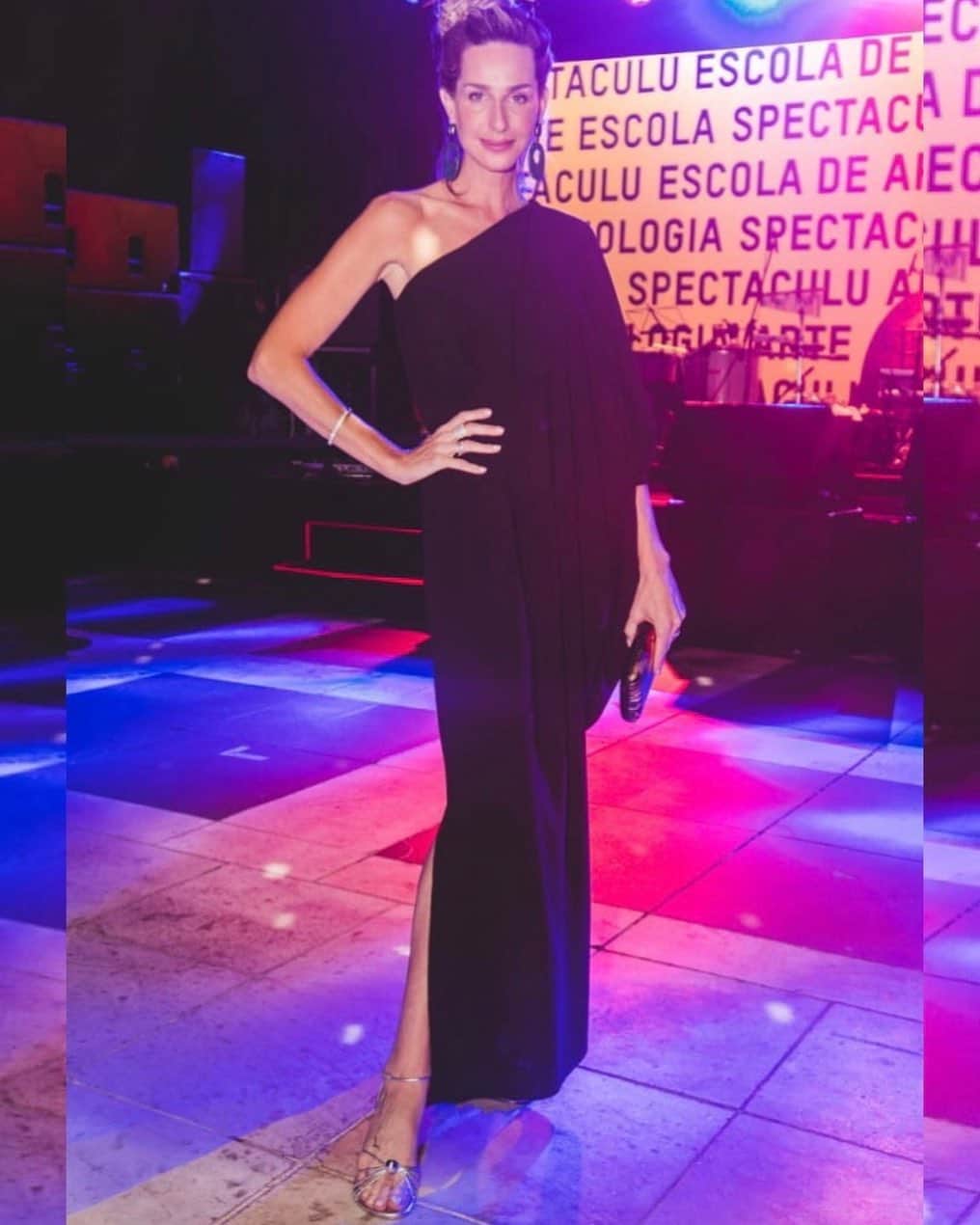 Schutzのインスタグラム：「@mariweickert looking glamorous with #schutzsummer 💕」