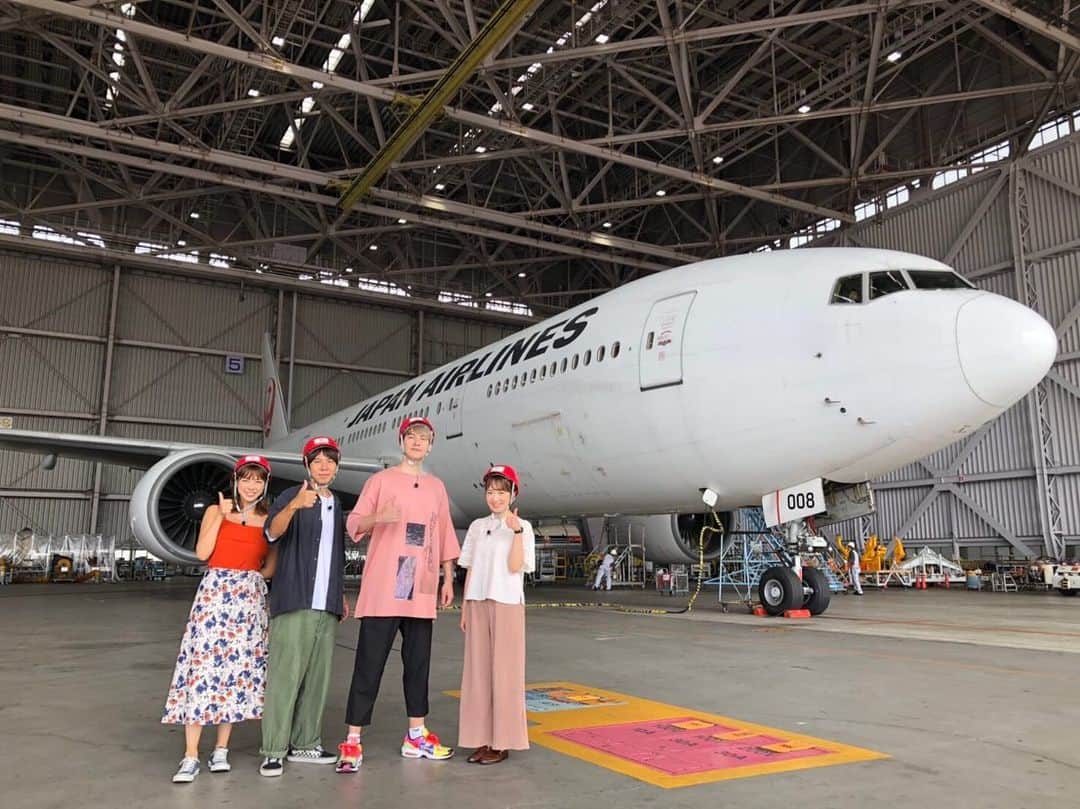 わちみなみのインスタグラム：「九州のみなさん！﻿ 😄RKK熊本放送﻿ ﻿ 😆9月23日(月祝)﻿ 😄午後1時55分放送📺﻿ ✈️九州女子が行く!ロッチとＪＯＹと東京秘デート﻿ ﻿ 福岡で生まれ育ちながらも﻿ 東京を案内させていただきました😊❣️﻿ ﻿ コカドさんとJOYさんに﻿ ヨチヨチとついていき、、﻿ 笑いまみれたロケでした😊﻿ 糸永アナウンサーたのしんでいただけたかな？ ﻿ なかでもJALの体験は興奮です！！﻿ ﻿ ﻿ 実は東京研修で高校生のときに﻿ JALを訪れたことがあったのですが﻿ そのときに一目惚れした﻿ パイロットの方にはお会いできませんでした。。😢(残念)﻿ 帰り際寂しくて泣いて﻿ 古文の先生に慰めてもらったのを思い出します。﻿ 堤真一さんと遠藤憲一さんに似ている方でした。。﻿ ﻿ ご覧ください😊💓﻿ ﻿ #一人でエモくなる #JAL﻿ #✈️ #かっこいい #楽しいロケ (^_^)」