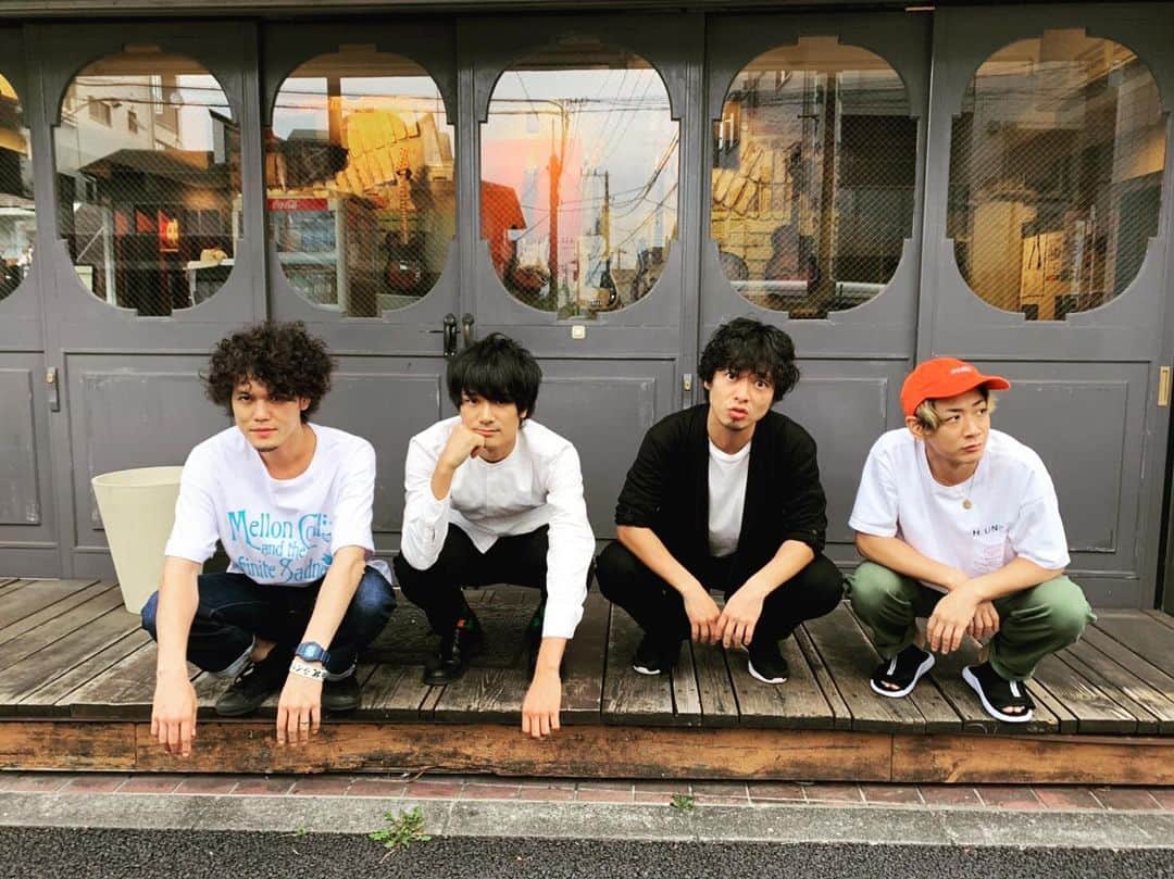 のインスタグラム：「俺たちSHIKBANE💀💀💀💀 よろしく💀💀 #山田将司 #菅原卓郎 #佐々木亮介 #村松拓」