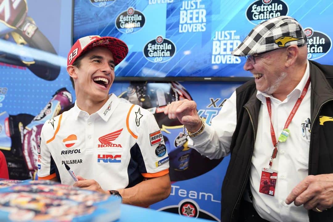 レプソル・ホンダのインスタグラム：「Funny times with @estrellagalicia00 in Aragón. 😂 #AragonGP」