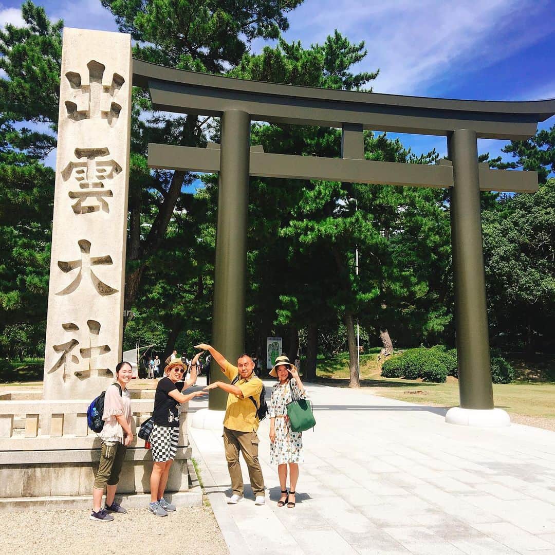 のインスタグラム：「出雲大社。地元の先輩に解説していただきながら、いろいろ謎が多い神社なんだなあと改めて。博物館の358本銅剣が圧巻すぎた。 #出雲大社  #おでかけ金巻」