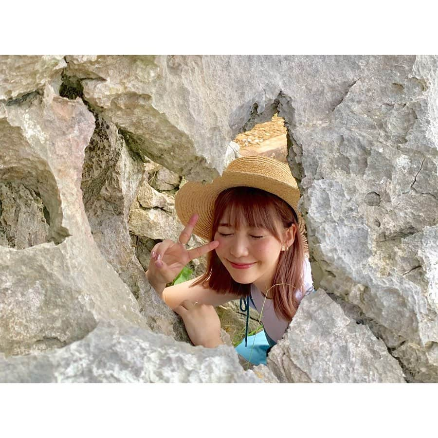 西脇彩華さんのインスタグラム写真 - (西脇彩華Instagram)「＊ #沖縄 #大石林山 ハートの岩からひょっこり♥️笑 すごいねー 自然にこうなるなんて！！ インスタ映えスポットだね✨📸 ・ #9nine #西脇彩華 #ちゃあぽん #シンデレラの冒険 #沖縄ロケ #jtb #沖縄旅行 #旅番組 #bsスカパー #旅好きな人と繋がりたい #旅好きと繋がりたい #旅好き女子 #女子旅 #仲間旅 #沖縄好き #沖縄好きな人と繋がりたい #絶景 #最高の思い出」9月22日 10時00分 - chapon_930