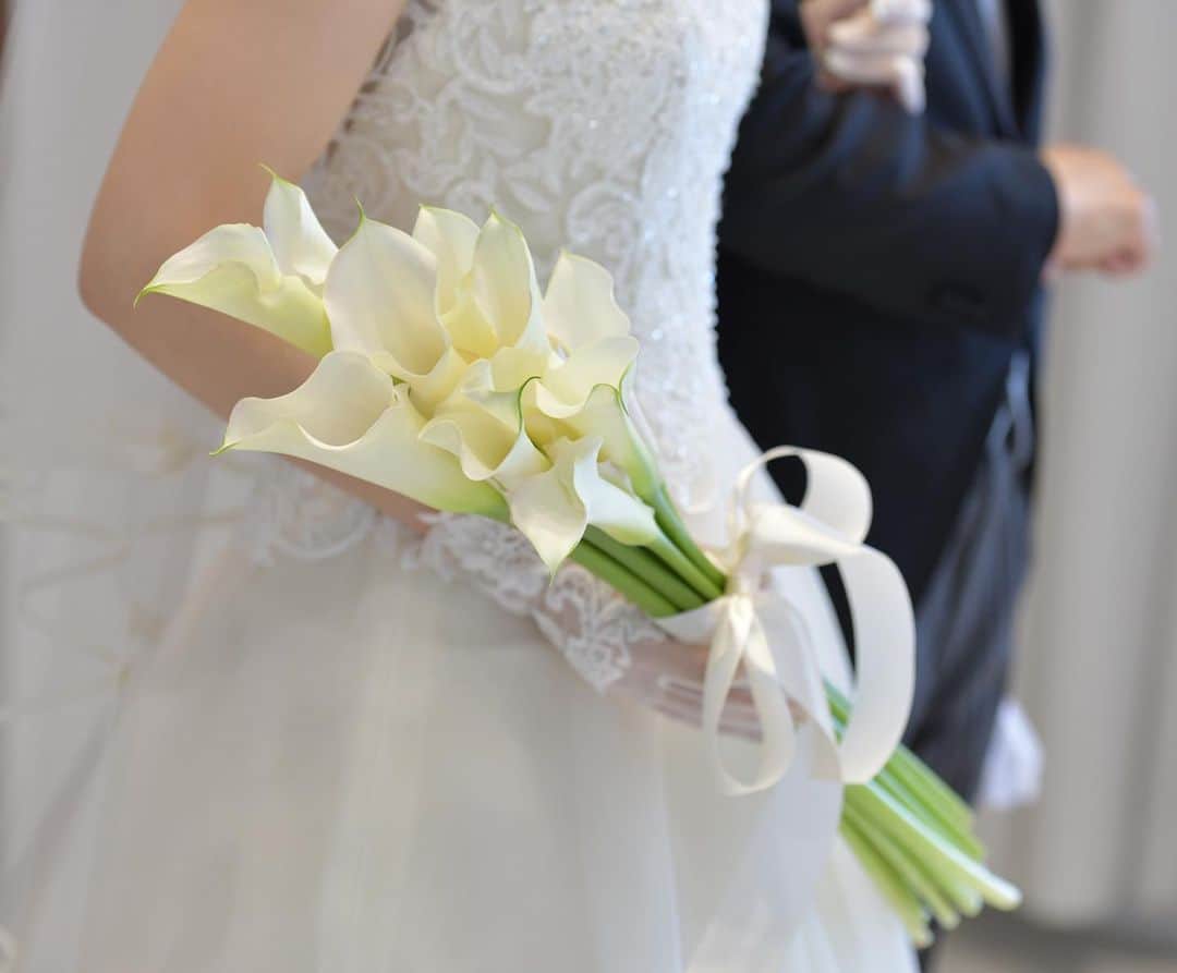 St.AQUA 東京の結婚式場 サンアクアチャペルさんのインスタグラム写真 - (St.AQUA 東京の結婚式場 サンアクアチャペルInstagram)「お二人らしいアイテムで彩りを . . . wedding date 2019.9.17 groom&bride J&Y hair&makeup Shoko Nemoto planner Shiho Horiuchi . . #サンアクア #サンアクアチャペル #d_wedding #海の近くのウエディング #2019年秋婚 #2019年冬婚 #2020年春婚  #挙式とお食事会 #船上パーティー #少人数ウエディング #ファミリーウエディング #ウエディングブーケ #会場コーディネート #家族婚 #家族挙式 #マタニティウエディング #パパママ婚  #ブライダルフェア #ウエディングドレス #ドレス試着 #結婚式場探し #式場探し #式場見学  #プレ花嫁 #2人挙式  #船上ウエディング #結婚式準備 #竹芝 #日本中のプレ花嫁さんと繋がりたい」9月22日 10時10分 - staquatakeshiba