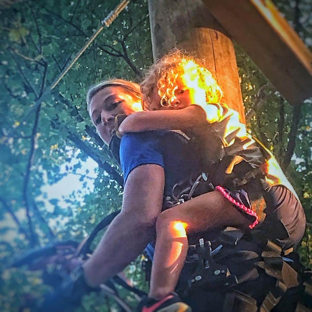 ジェシー・グラフさんのインスタグラム写真 - (ジェシー・グラフInstagram)「I had so much fun playing at @treetrekkersfrederick with my niece #MarleyAstoria, and I’m going back tomorrow (Sunday) to try the more advanced routes!  Come join us from 11am-4pm 😁 I’ll nostly be climbing, but will take lots of breaks to do photos and autographs 📸 #treetrekkers #frederickmd #frederickmaryland #playoutside #familyfun」9月22日 10時14分 - jessiegraffpwr