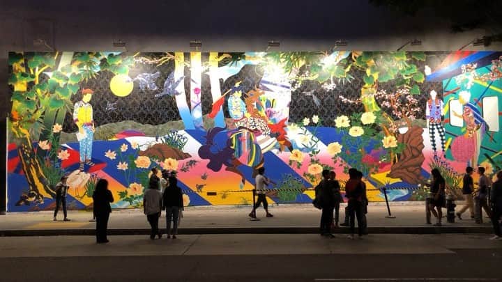 松山智一のインスタグラム：「Day 12, moving lifts out, checking full composition. almost... almost? #bowerymural  ブームリフト動かし最終構図確認。もうちょい」