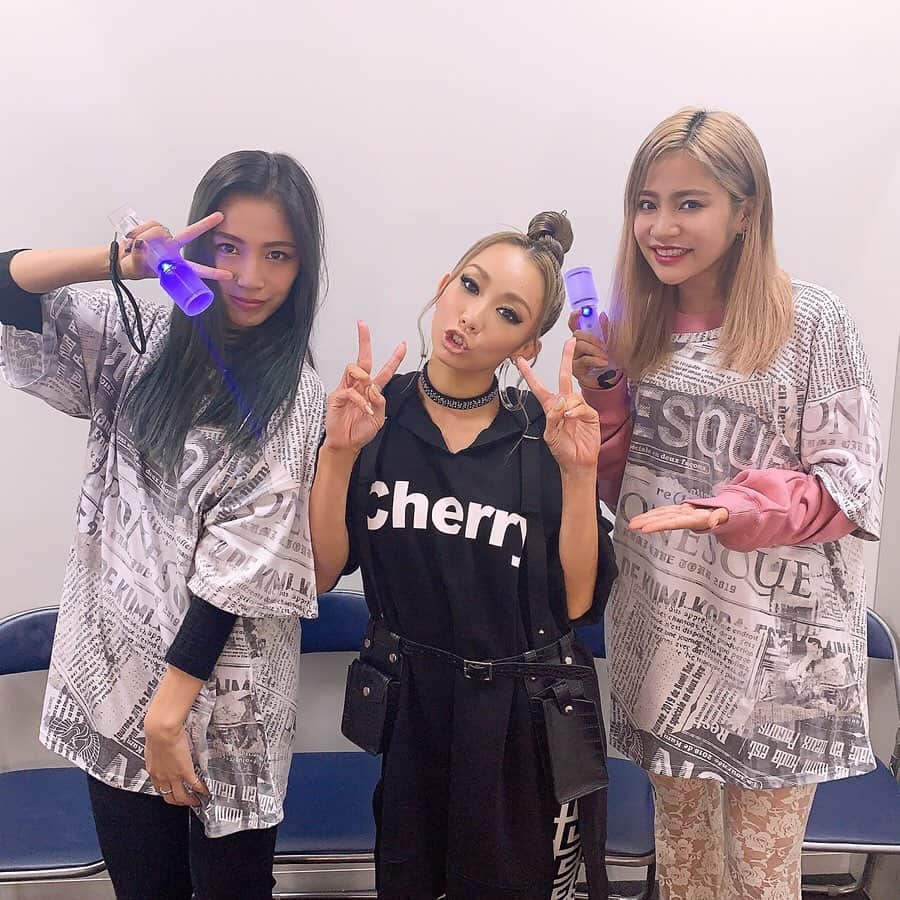 honoka のインスタグラム：「昨日は倖田來未さんのツアーに﻿ またまた観に行かせて頂きました﻿ 前回の公演で度肝を抜かれて﻿ 完全に中毒になってしまい﻿ 贅沢ながら﻿ おかわりさせてもらいました😭💕﻿ ﻿ アーティストとしても﻿ 1人の女性としても全てが憧れで﻿ 心から尊敬できるめちゃめちゃ大好きな先輩です。﻿ ﻿ 明日からもまた頑張ろー！って﻿ お会いするといつもパワーを貰えます🔥﻿ ﻿ 2週連続で参戦できて﻿ 幸せすぎるひとときでした。﻿ ﻿ #倖田來未 さん﻿ #KODAKUMILIVETOUR2019reLIVE﻿ #BlackCherry﻿ ２枚目は #チームパンタロン😂💕 #倖田さん命名 #家帰ってからもずっと曲リピート #余韻止まらない問題」