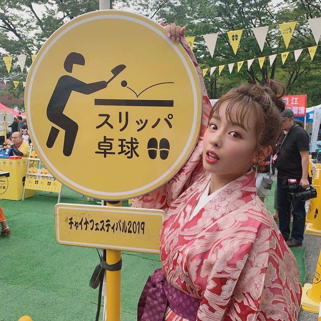 山田菜々さんのインスタグラム写真 - (山田菜々Instagram)「#チャイナフェスティバル2019﻿ 昨日からはじまりました☺︎﻿ ﻿ 中国のおいしい料理がたくさん並ぶ屋台、﻿ 日中の中を深められる遊びもたっくさん。﻿ 中国の文化に触れて楽しい1日でした☺︎﻿ ﻿ どこも活気にあふれていて終始わいわいした﻿ チャイナフェスティバルでした〜✨﻿ ﻿ トークショーでは青柳議員と2人でお話しして...﻿ (青柳さんの適当に聞こえる発言面白かった🤦🏻‍♂️)﻿ みなさんにも笑ってもらえてよかったです。﻿ ﻿ これからも中国語もっと勉強して、﻿ 中国に関わるお仕事できるように頑張ります😎  今日もやってるよ！」9月22日 10時32分 - tannana.yamada