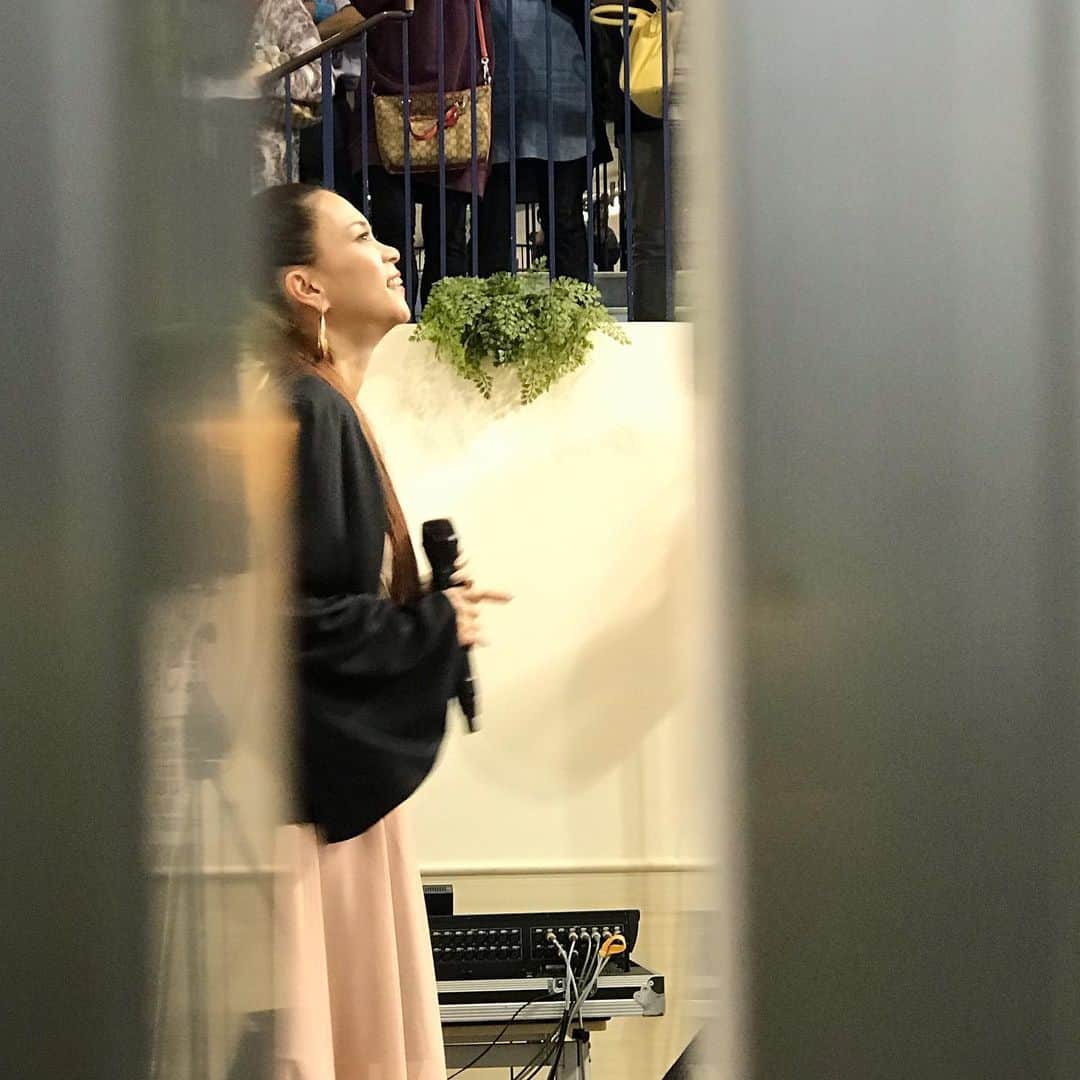小柳ゆきのインスタグラム：「【リリースイベント】 . 本日、青森県五所川原市「ELMホール」にて NEWシングル発売記念ミニライブ&特典会を行います！ . 1回目、13:00〜 2回目、16:00〜 . お時間がある方は是非お立ち寄りください。 . by STAFF #隠し撮り 風 #皆様は隠し撮りをしてはいけません」