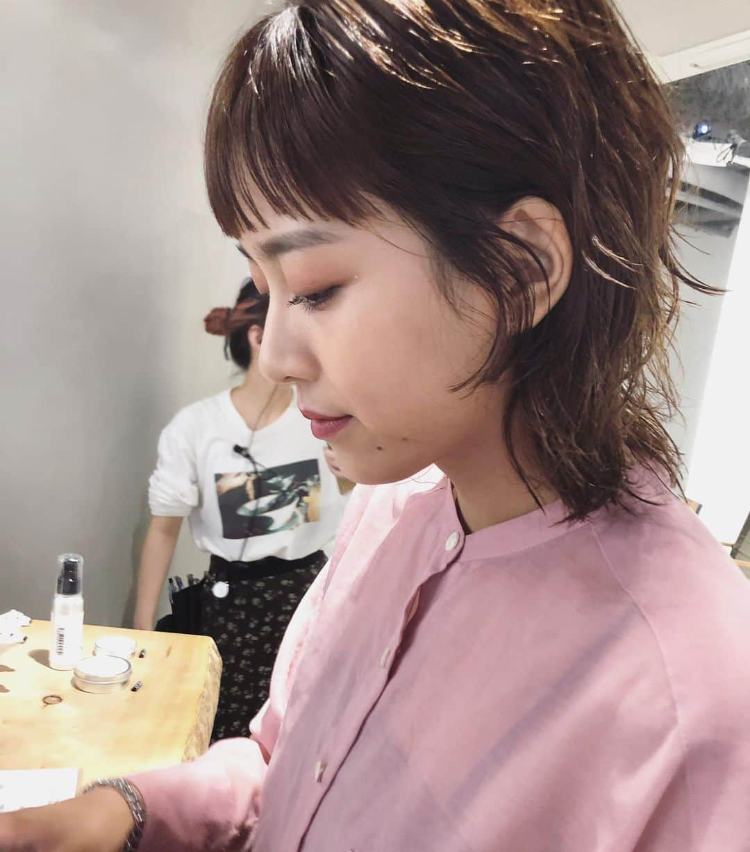 高橋忍さんのインスタグラム写真 - (高橋忍Instagram)「パーマを残して軽めのショートヘアにね！  前髪はピタっと抑えるといいよ！  ありがとう。  #ショートヘア #ショートカット #サロンスタイル #美容師 #ウルフ #ウルフカット #オン眉 #眉上バング #前髪 #ropi #nanuk #nanukhair #nanuktakahashi  #hair #hairstyle  #東京 #渋谷#原宿#青山#表参道#代官山 #中目黒#代々木」9月22日 10時46分 - nanuk_takahashi.buri