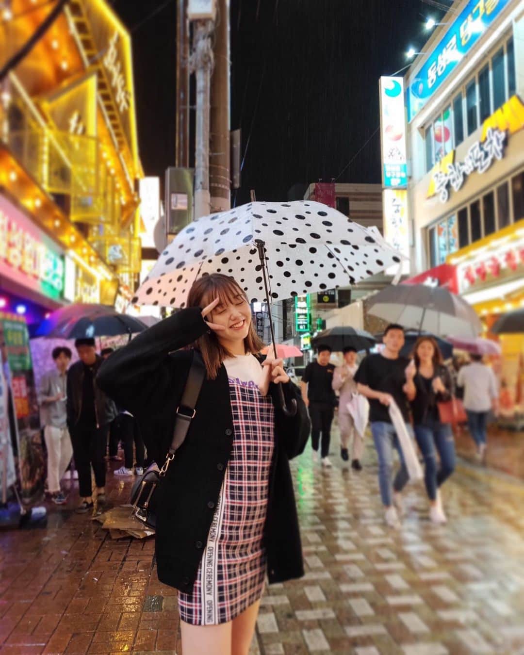 江野沢愛美さんのインスタグラム写真 - (江野沢愛美Instagram)「大邱に来たけど、韓国は台風で終日雨です。 #傘はホテルの笑 #楽天トラベル  #大邱 #daegu」9月22日 10時47分 - enosawa_manami