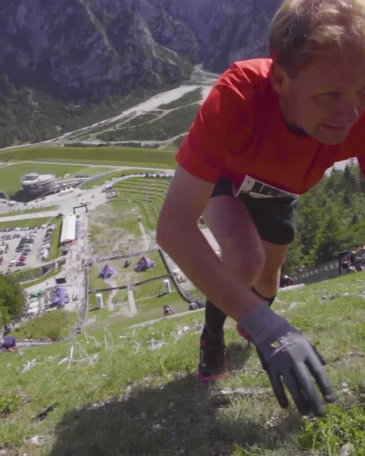 のインスタグラム：「🌍4 x locations ⛷4 x ski jumps to run up 🏃‍♀️4 x 400 meters 🥇1 overall winner  The 2019 #4titudechallenge champions have been crowned - congrats to everyone who pushed themselves to their limits!  #redbull400 #fitness #adventure #redbull #givesyouwings」