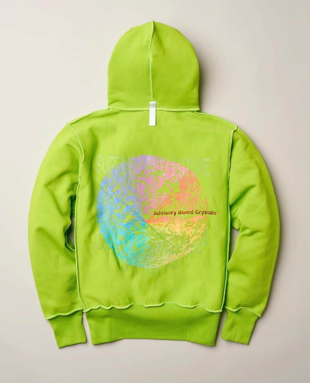 のインスタグラム：「【 New Arrival 】 < Advisory Board Crystal > @advisoryboardcrystals adivisoryboardcrystals EMA hoodie is available today. (2019/9/22)  Free with purchase of magazine “Planet Saving Information” This color is only available here.@unitedarrowsandsons “ It is only when you reside calmly in your own mind, that you become a being of total light, unbearable compassion, and infinite power” ・ < Advisory Board Crystals >のフーディを本日9/22(日)より発売します。このフーディはアメリカの環境保護メディア< EMA >と< GUESS JEANS >のサポートで、地球の環境問題に目を向けるために企画されました。 全世界で12色の販売で、ユナイテッドアローズ&サンズでのみ、このライムグリーンをお求め頂けます。 “プラネット セービング インフォメーション”の雑誌も付属してまいります。 #unitedarrowsandsons  #unitedarrows #harajuku  #advisoryboardcrystals」