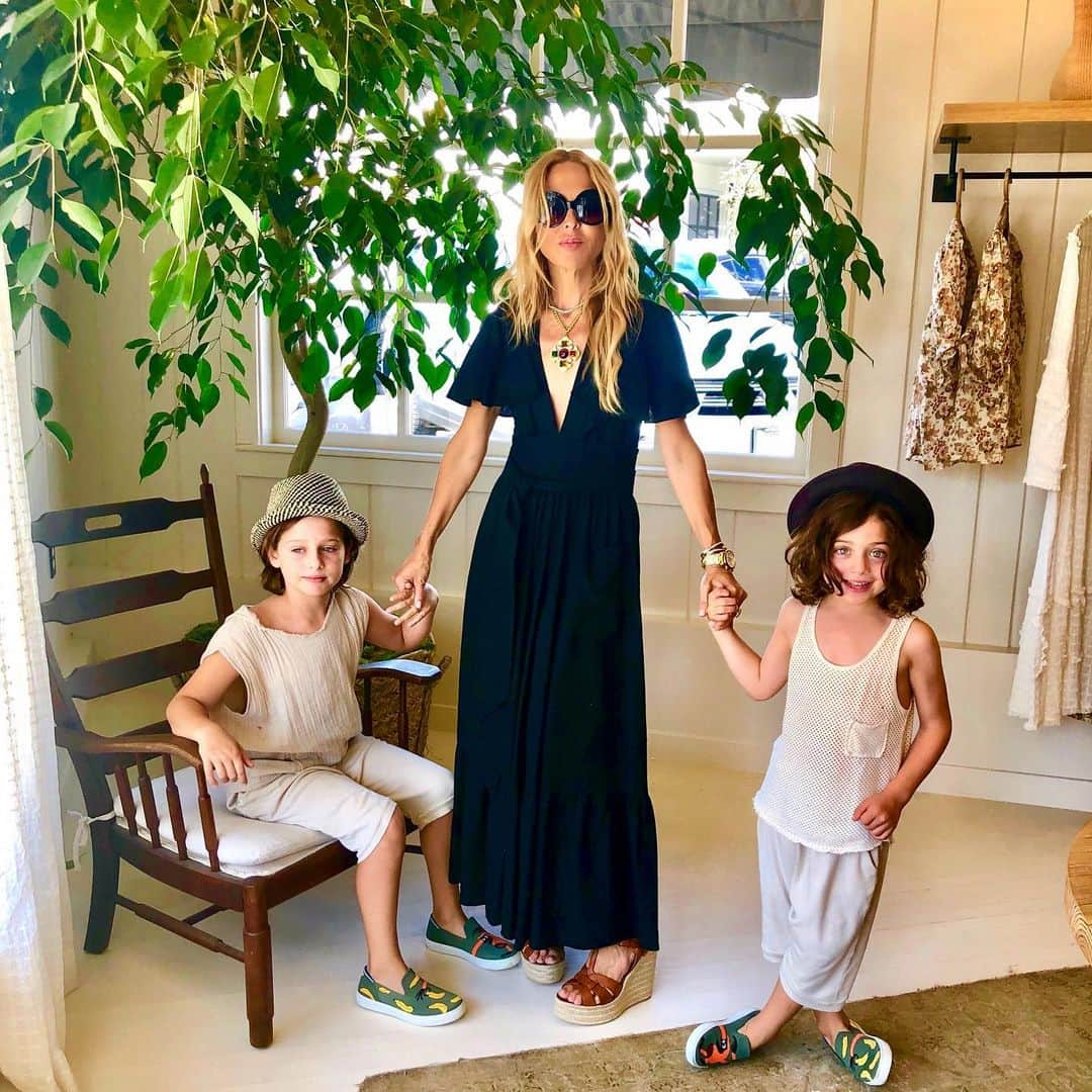 レイチェル・ゾーさんのインスタグラム写真 - (レイチェル・ゾーInstagram)「Saturday shopping adventures between ⚽️ games today #momlife #weekends xoRZ」9月22日 11時10分 - rachelzoe